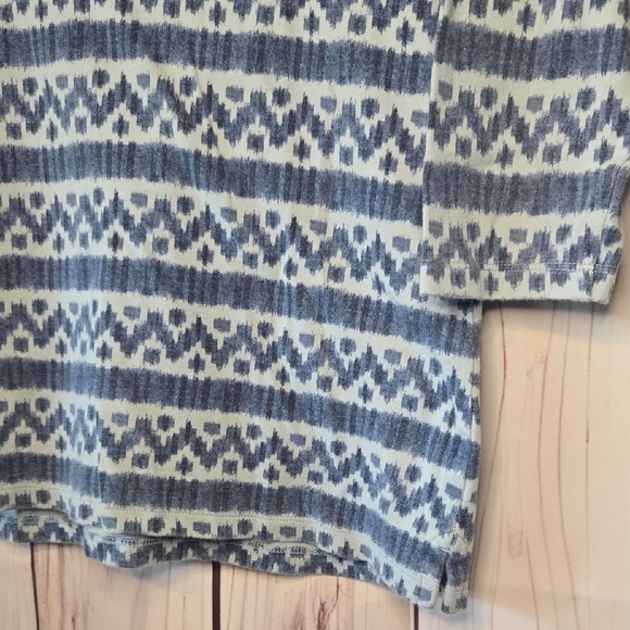 L.L. Bean Navy and Cream Patterned Top 3/4 Length Sleeves Womens Medium - Picture 5 of 8